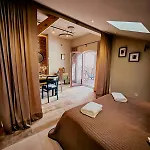 Golden Rooftop Apartment-oldtown Apartment *