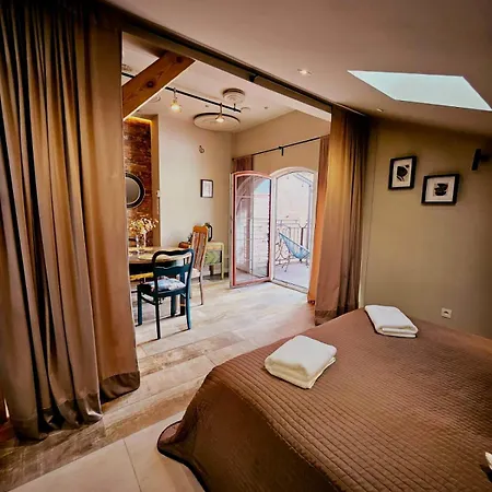Golden Rooftop Apartment-oldtown Διαμέρισμα *