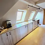 Golden Rooftop Apartment-oldtown شقة *