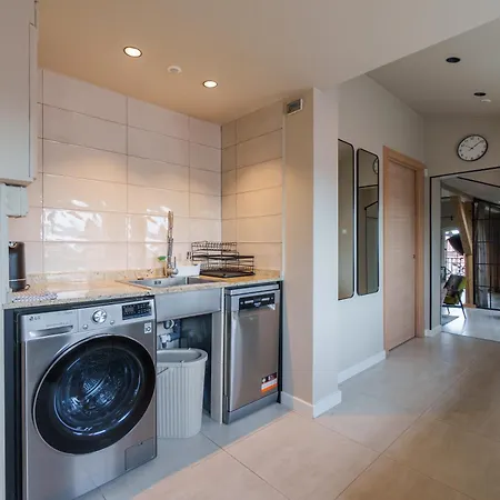 Golden Rooftop Apartment-oldtown شقة