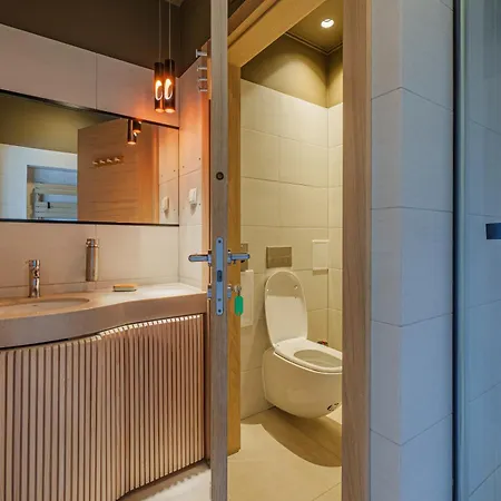 Golden Rooftop Apartment-oldtown Wroclaw