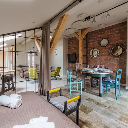 Golden Rooftop Apartment-oldtown شقة فروتسواف