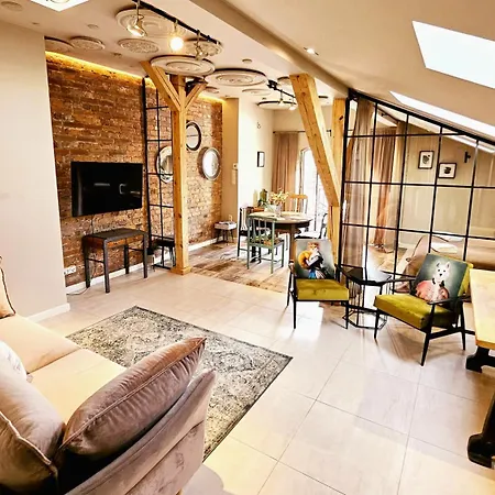 Golden Rooftop Apartment-oldtown Apartment *