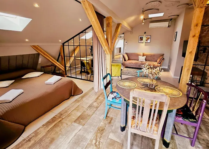 Golden Rooftop Apartment-oldtown *